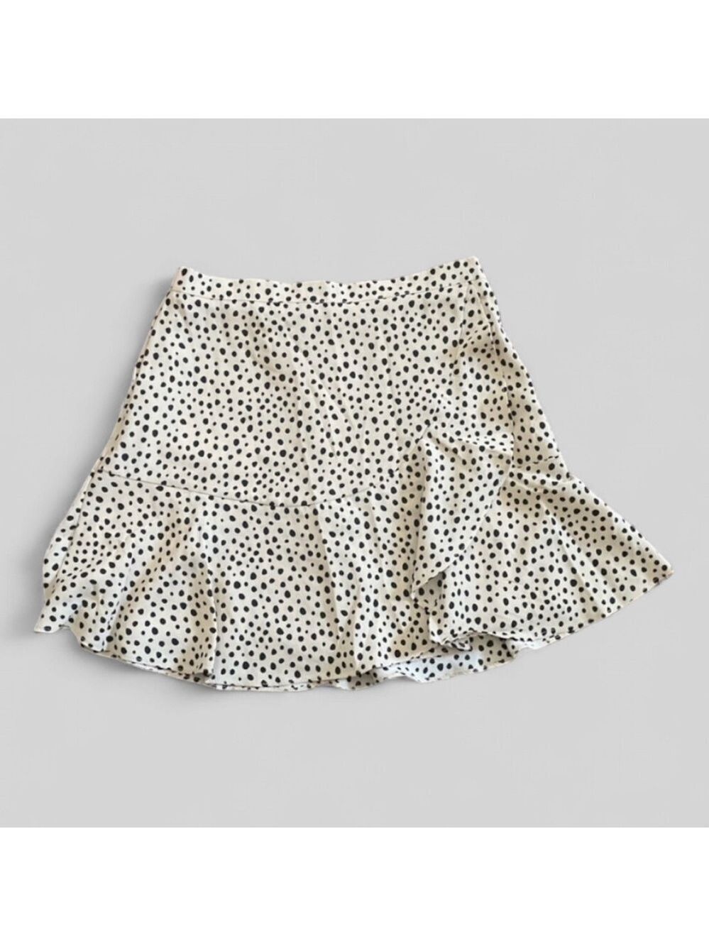 Francesca’s- polka dot mini cream/black size Small-EUC
